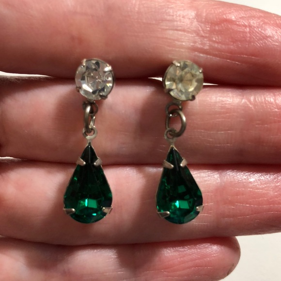 Jewelry - Gorgeous Green Rhinestone Drop Earrings